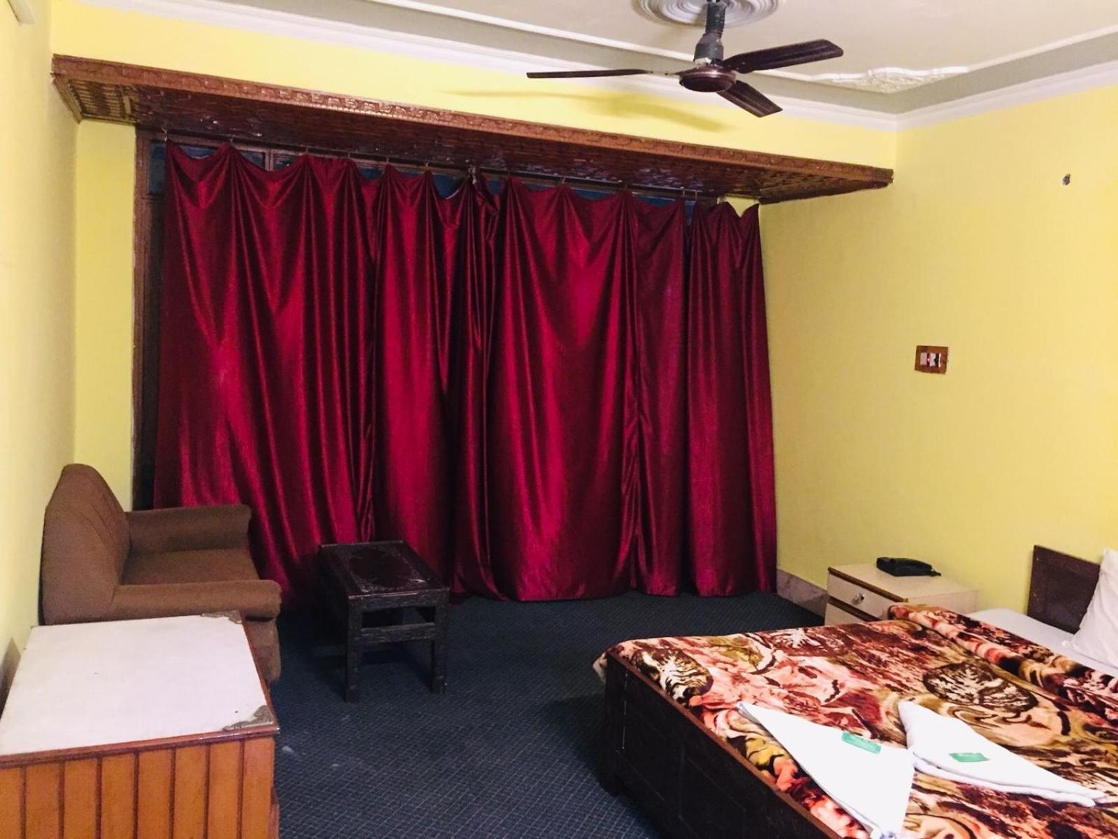 Kashmir Hill Town Hotel Srīnagar Buitenkant foto
