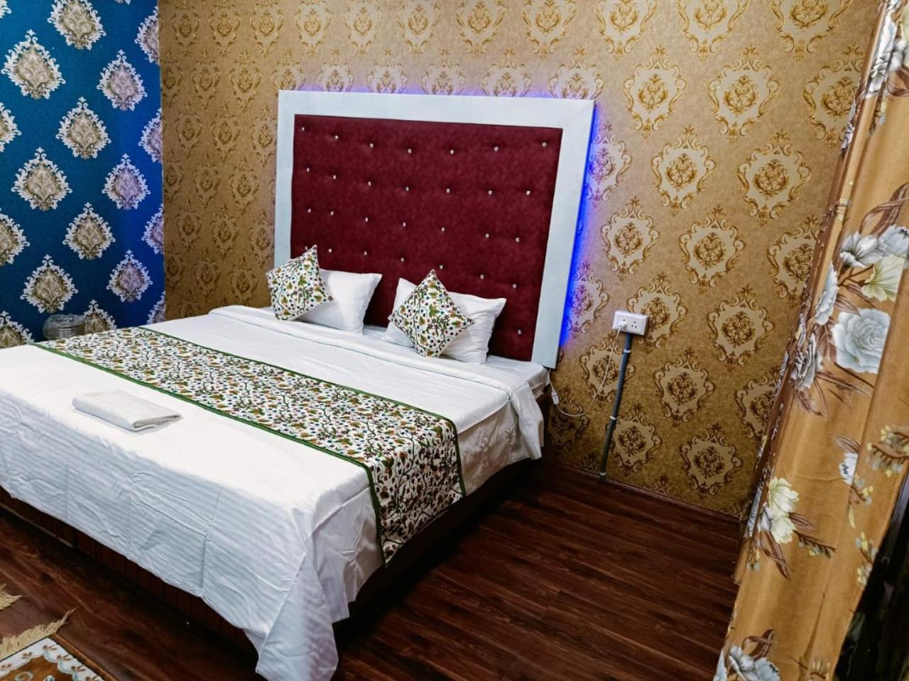 Kashmir Hill Town Hotel Srīnagar Buitenkant foto
