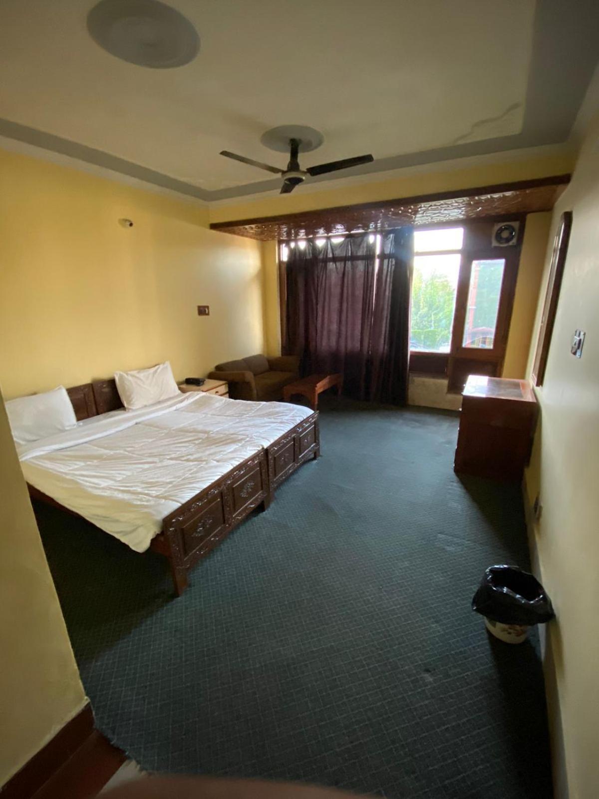 Kashmir Hill Town Hotel Srīnagar Buitenkant foto